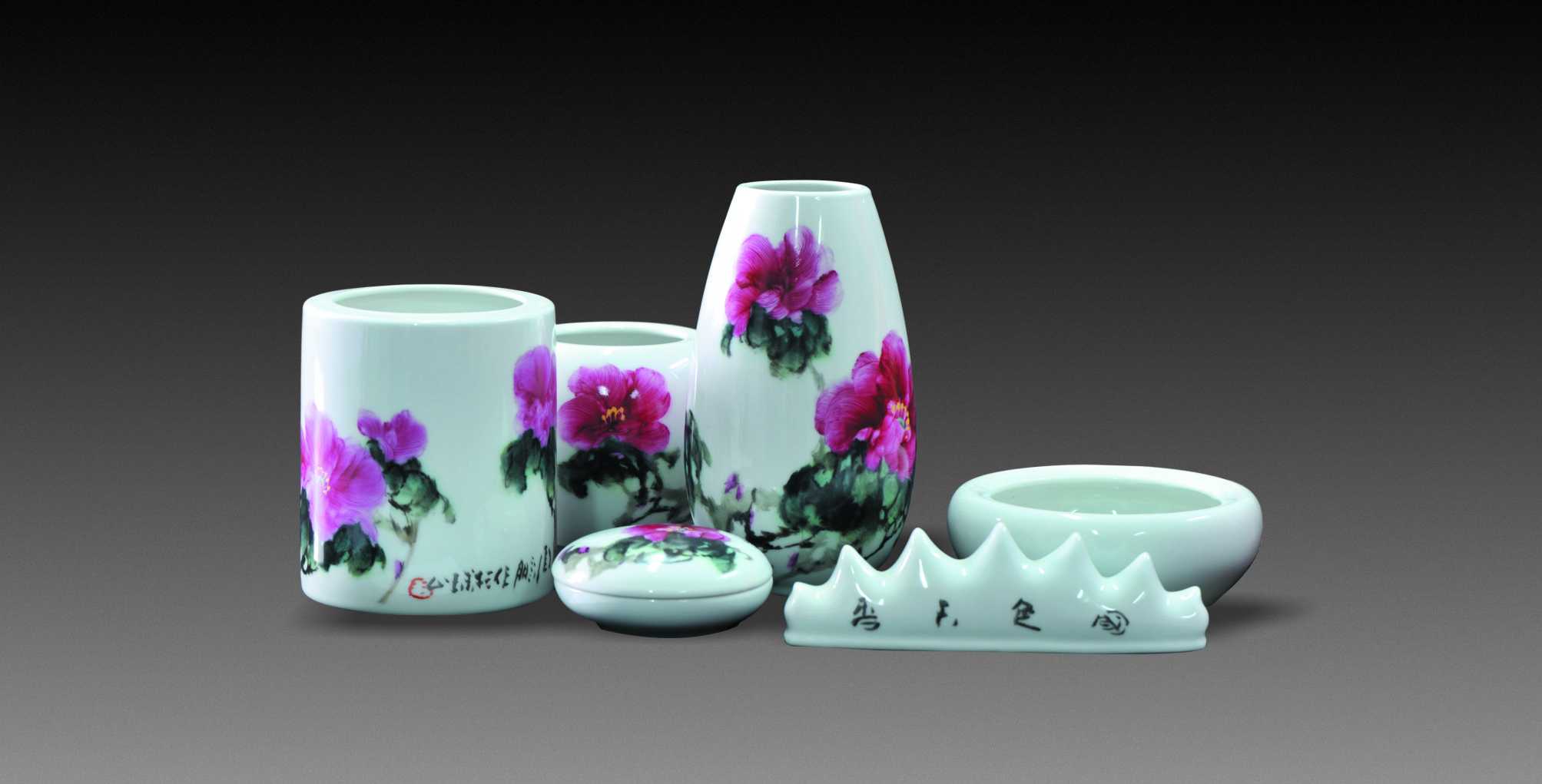 当代瓷器 周鹏    “国色天香”文房用品一组 