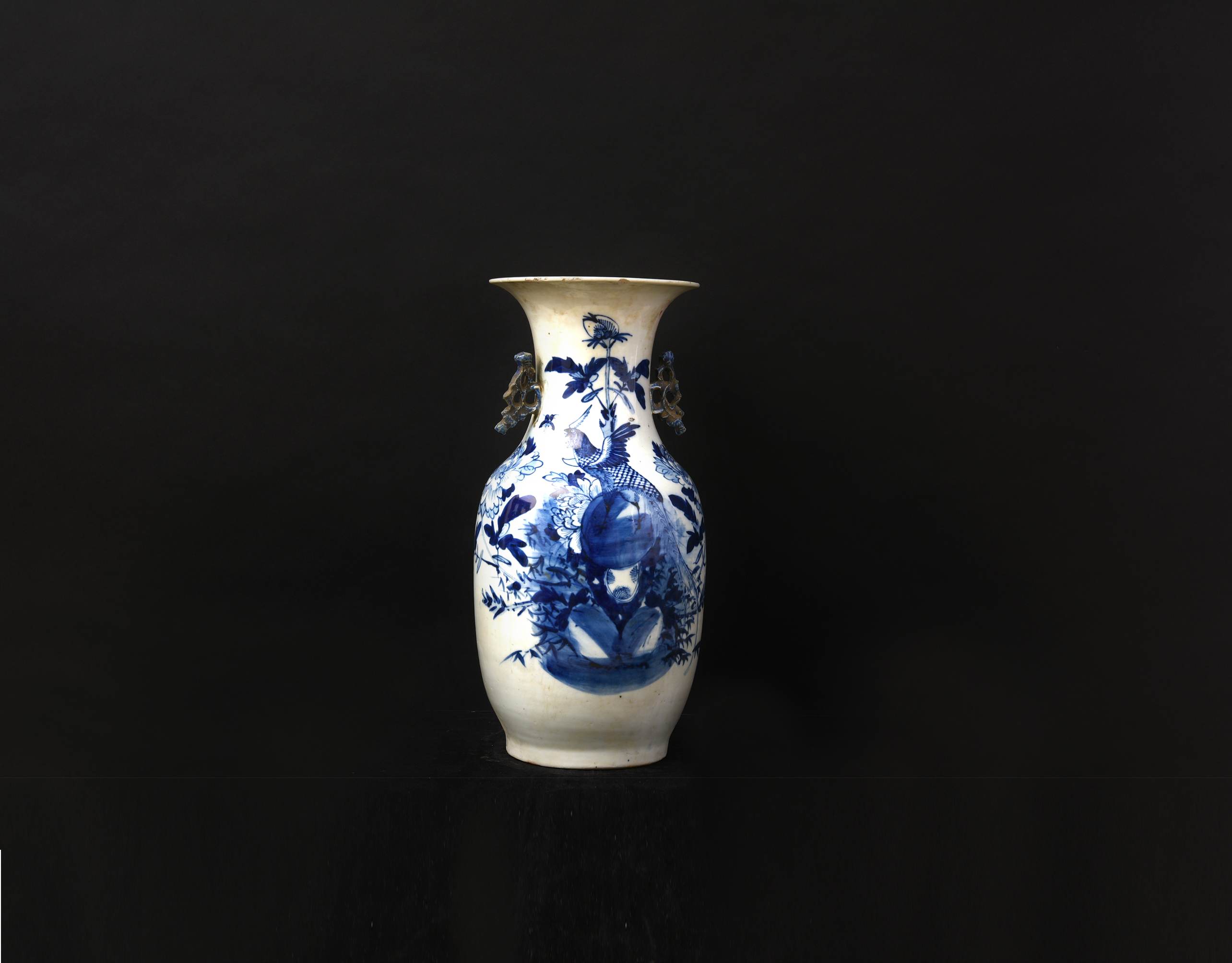 373 清代 青花花鸟螭耳瓶