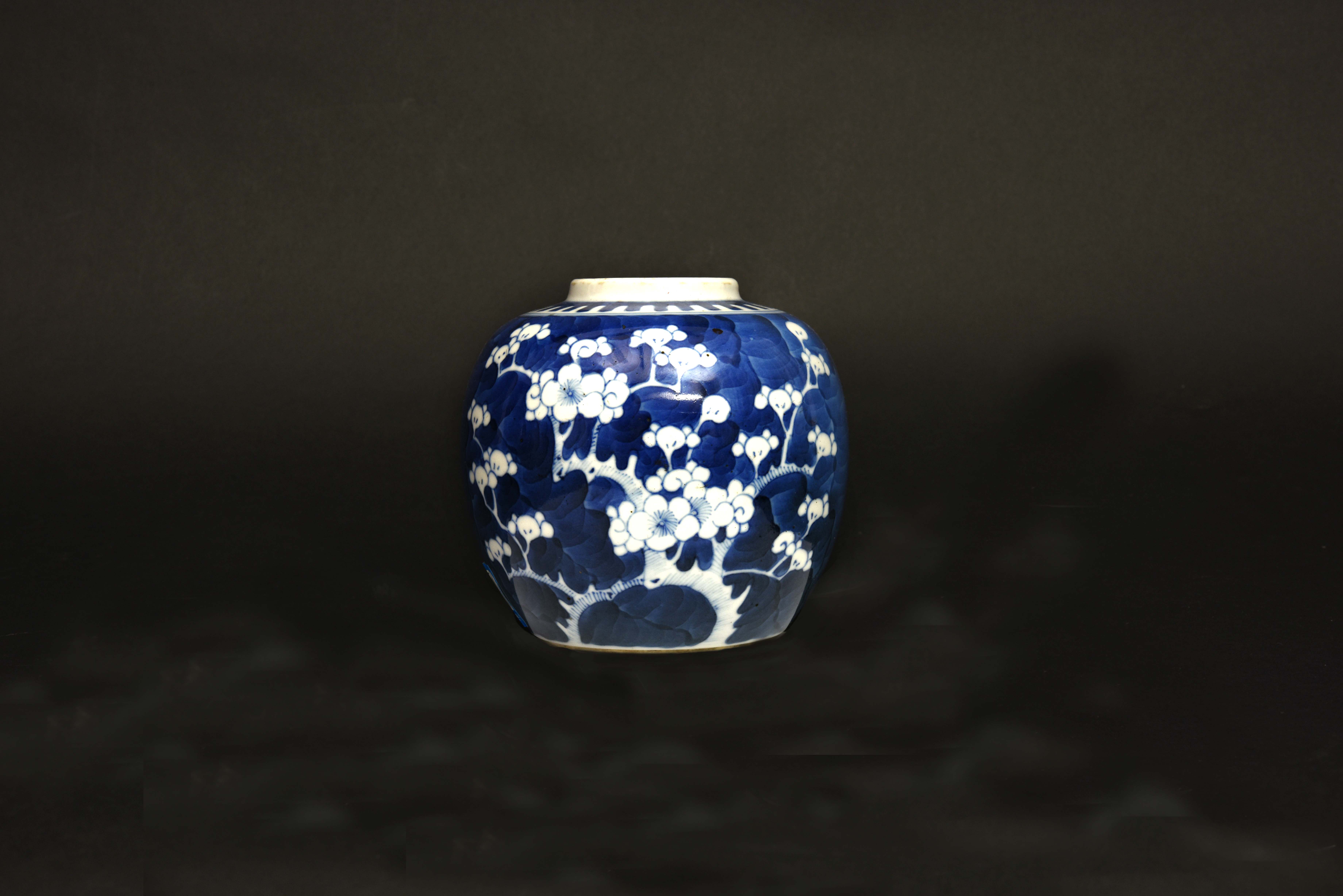416 清代 青花冰梅纹罐